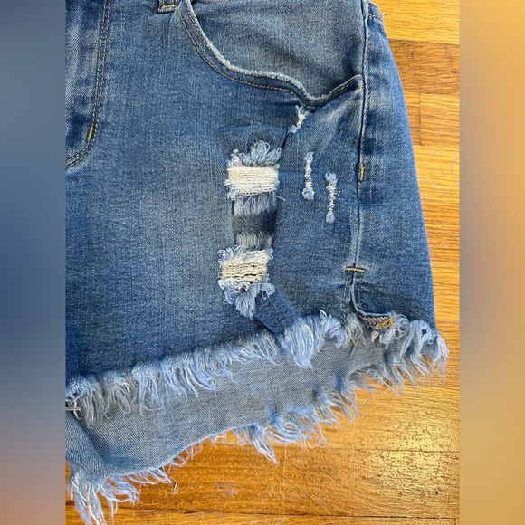 Women’s denim distressed & fringe shorts - Picture 2 of 11